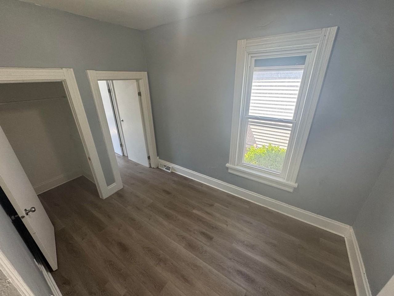 557 Valleywood Dr - Photo 4 of 8