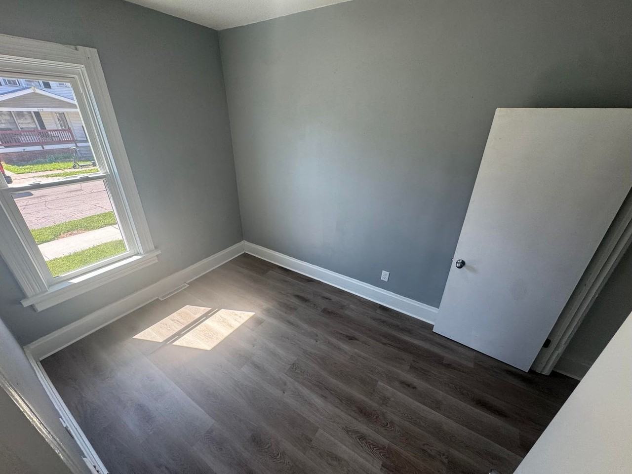 557 Valleywood Dr - Photo 5 of 8