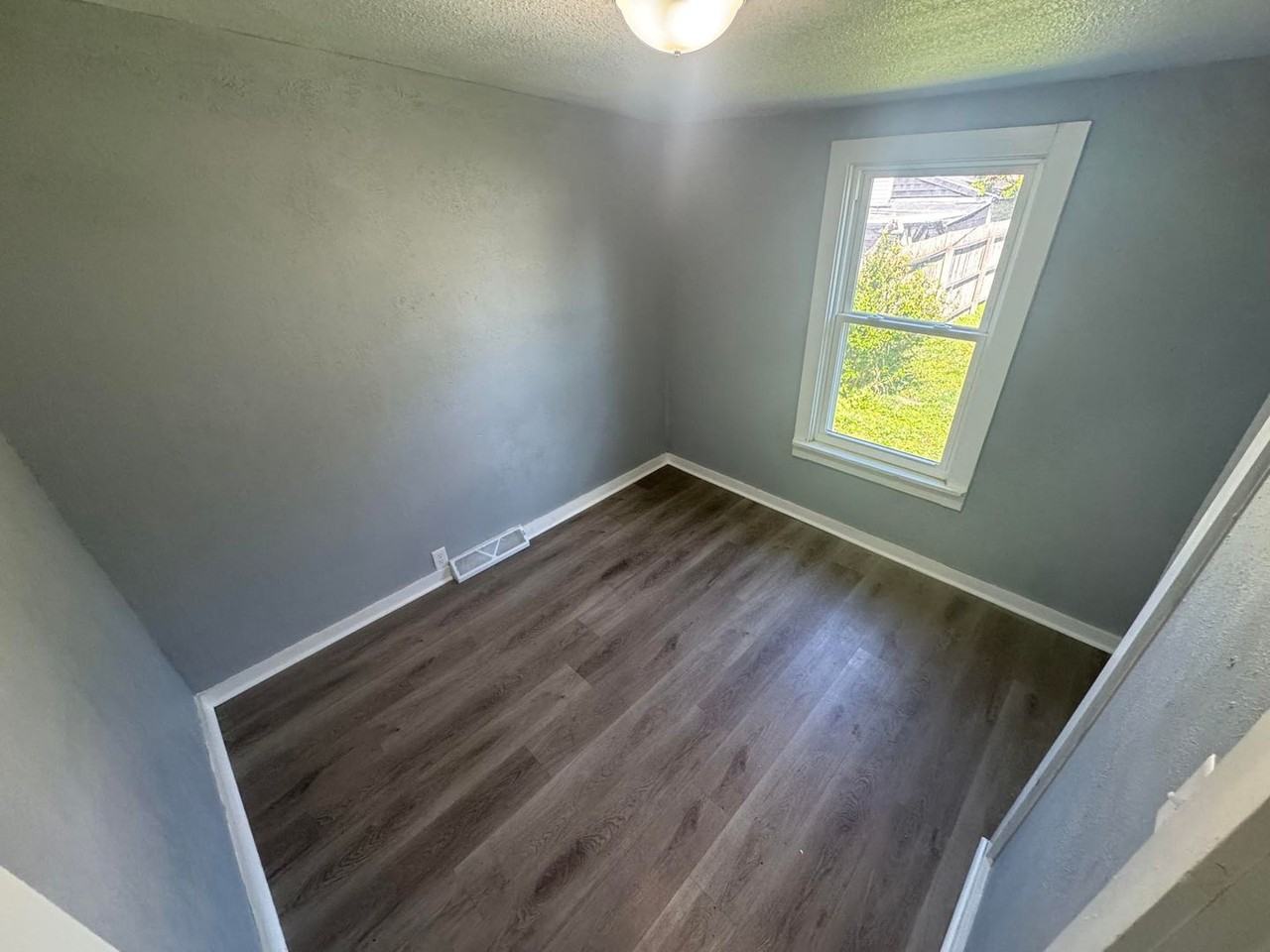 557 Valleywood Dr - Photo 7 of 8