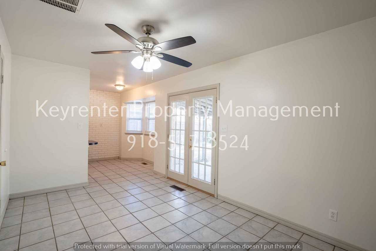 608 E Center St - Photo 4 of 17