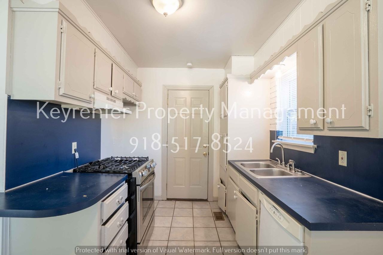 608 E Center St - Photo 7 of 17