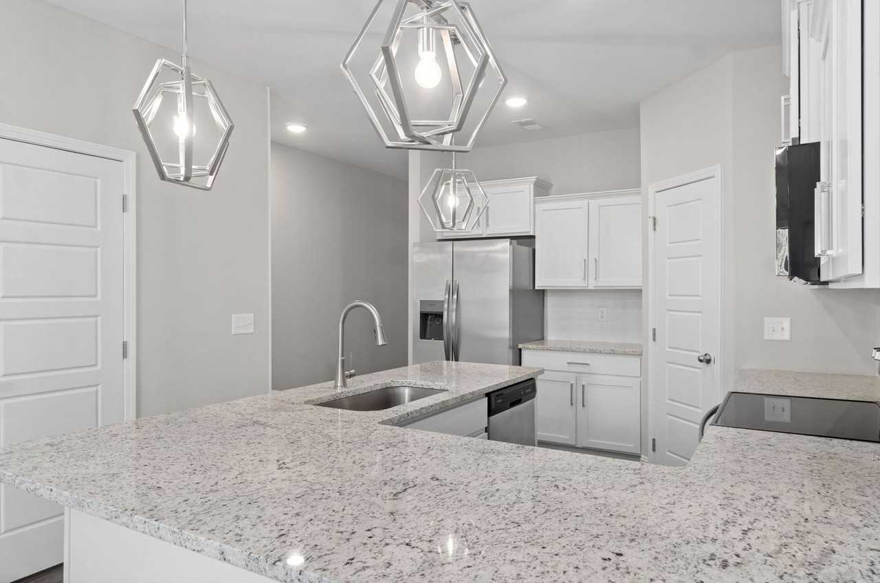 224 Drayton Dr - Photo 6 of 32