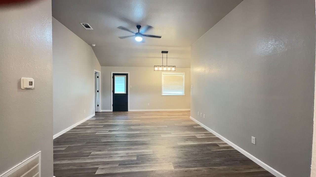 802 Samuel Dr - Photo 3 of 14