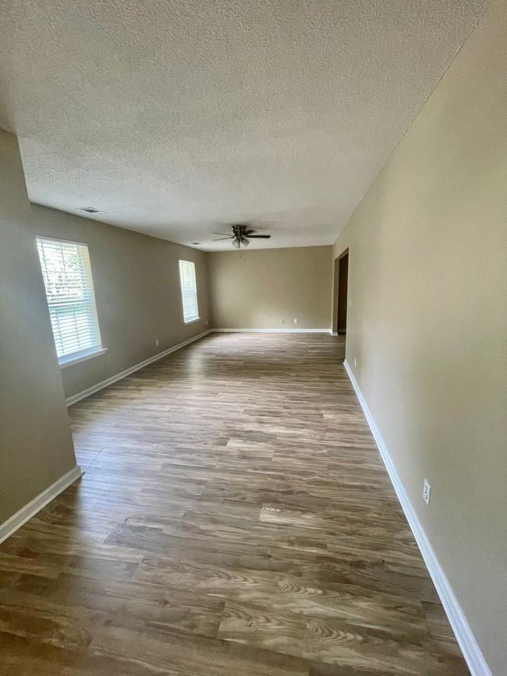 1922 E 59th St - Photo 2 of 17