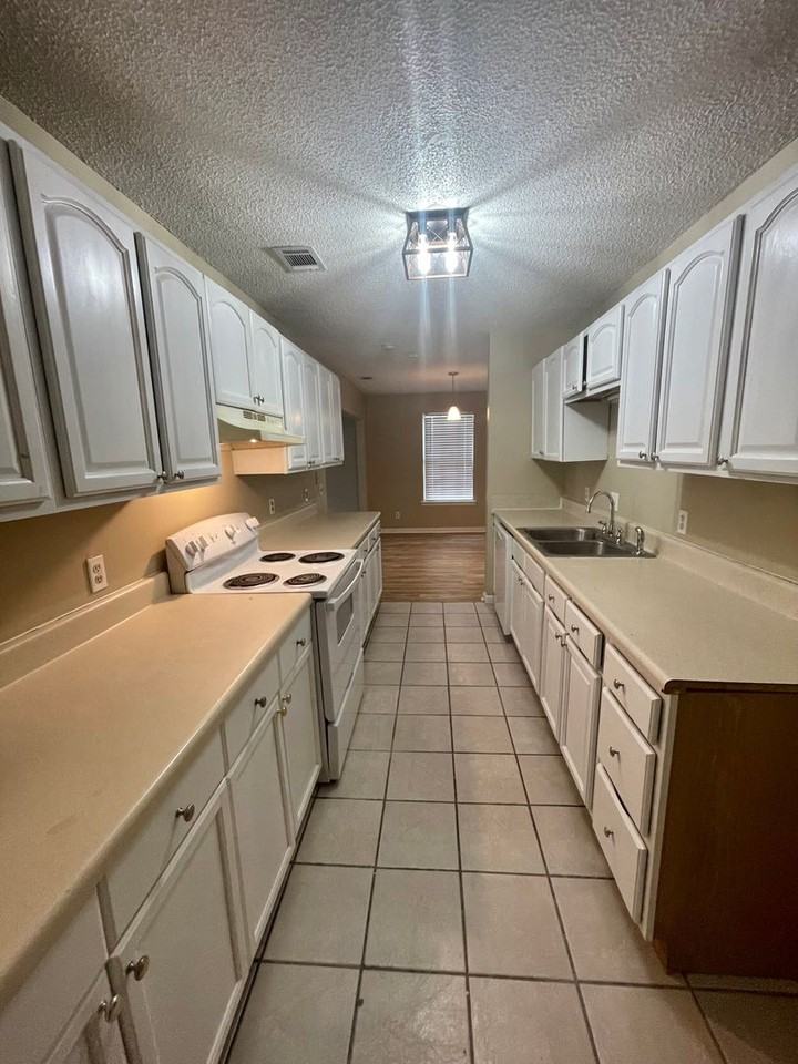 1922 E 59th St - Photo 5 of 17