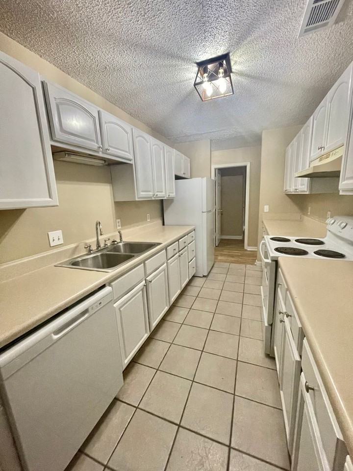 1922 E 59th St - Photo 6 of 17