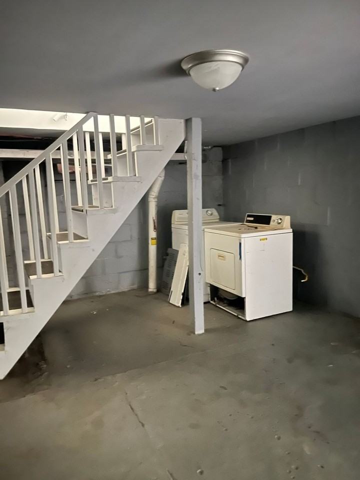 8940 Harmony Dr - Photo 4 of 15