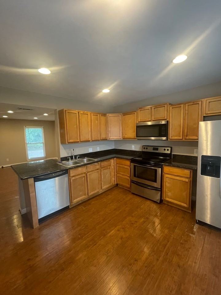 724A Due West Ave N - Photo 6 of 11