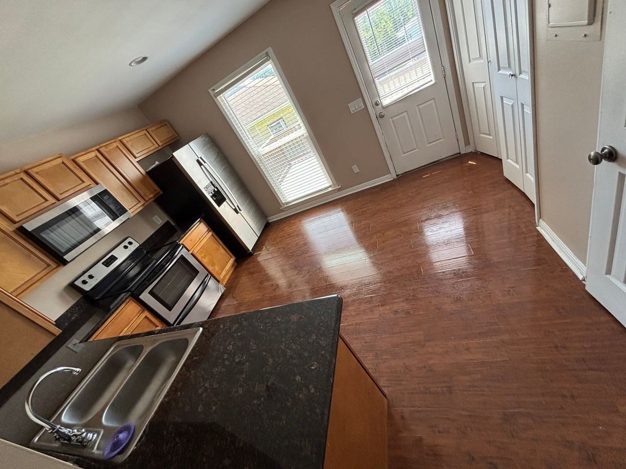 724A Due West Ave N - Photo 7 of 11