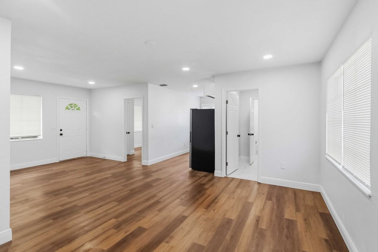 5127 69th Way N - Photo 4 of 21