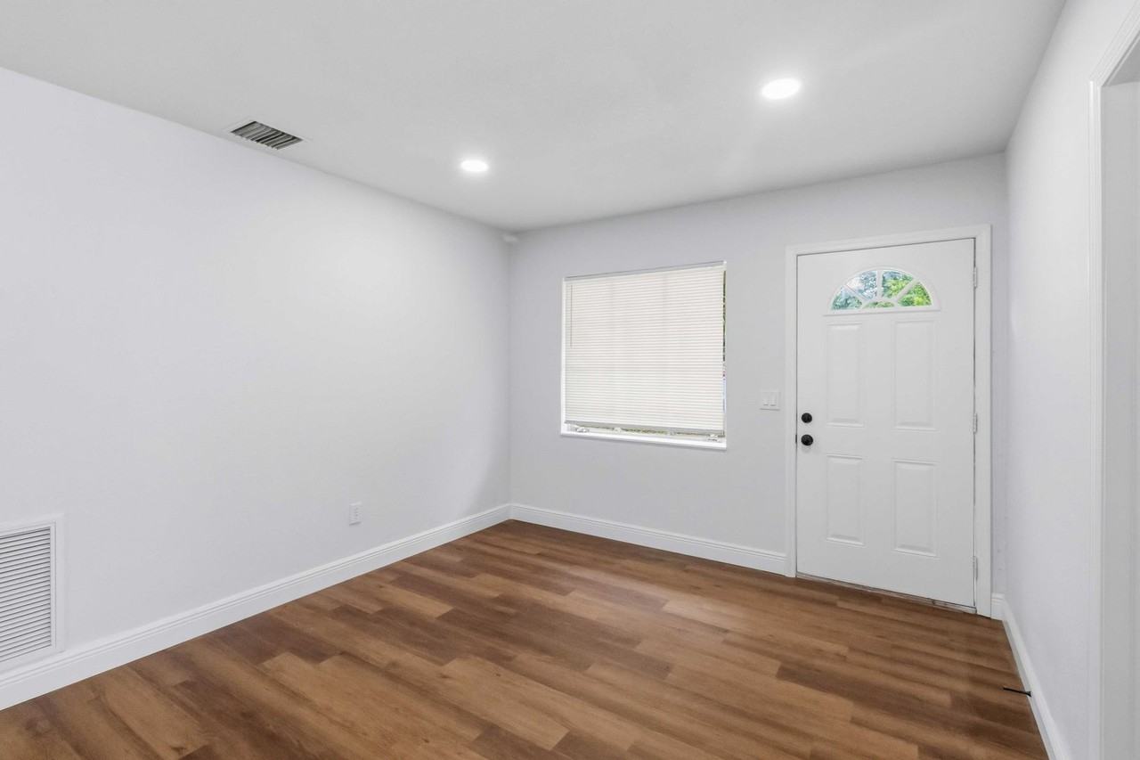 5127 69th Way N - Photo 7 of 21