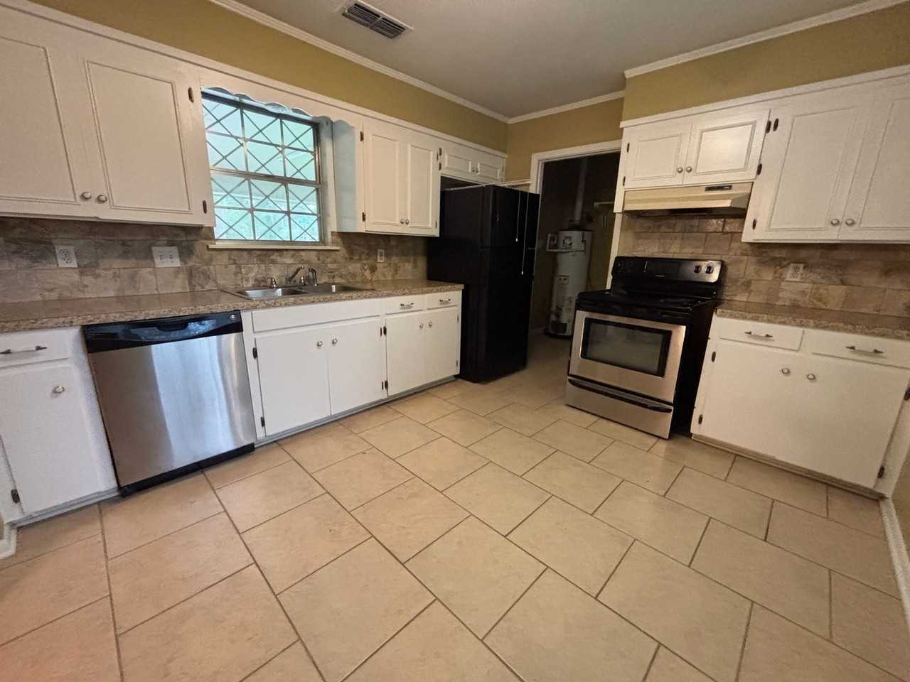 9425 Shartel Dr - Photo 7 of 15