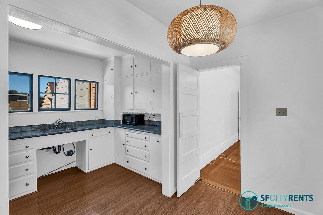 270 Eureka St - Photo 4 of 23