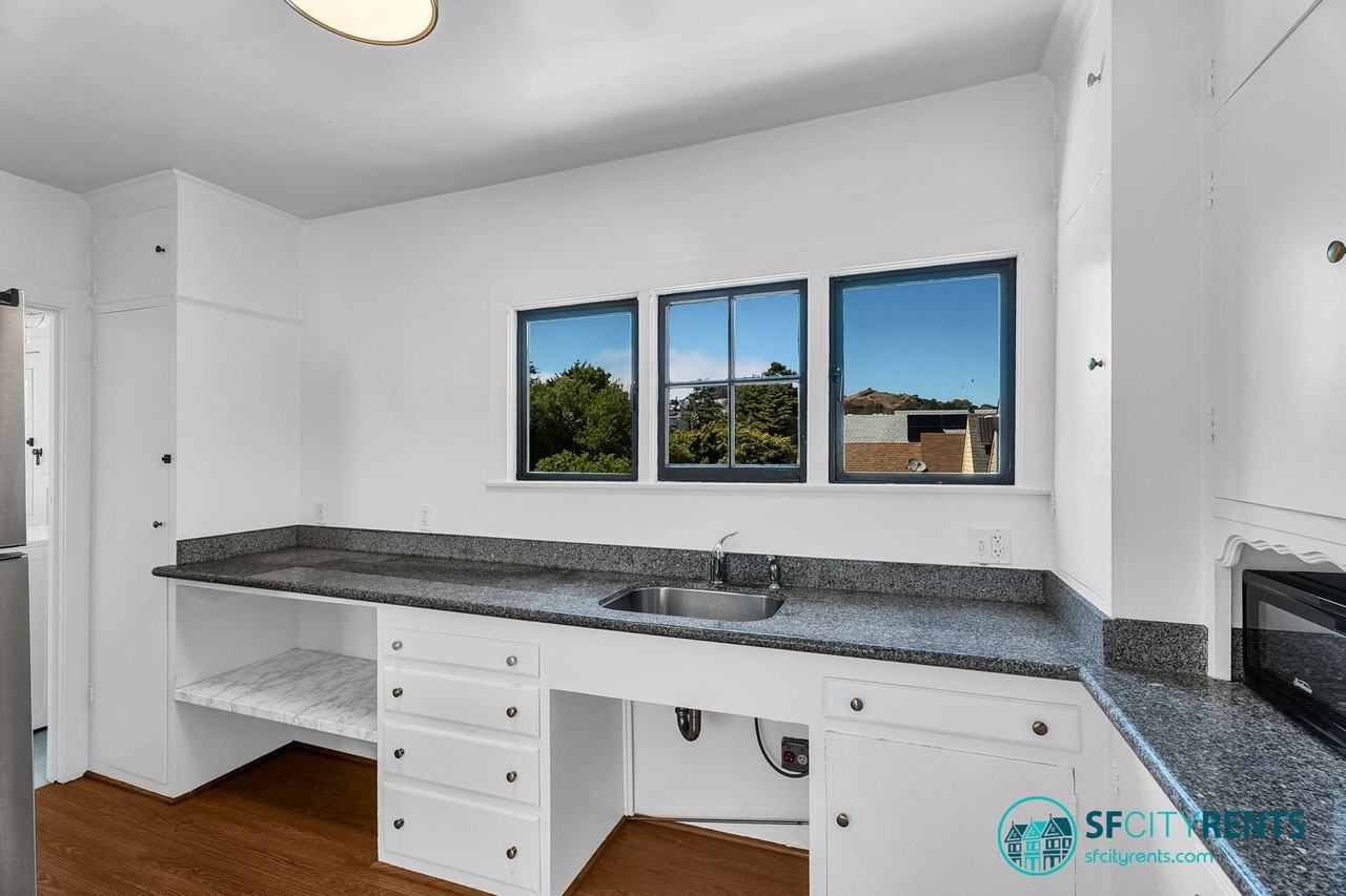 270 Eureka St - Photo 6 of 23