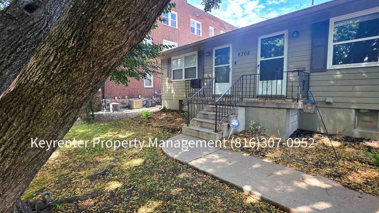 4308 Oak St - Photo 3 of 15
