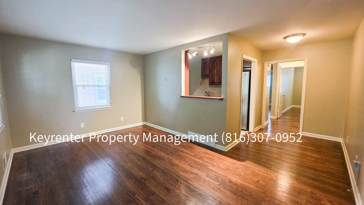 4308 Oak St - Photo 4 of 15