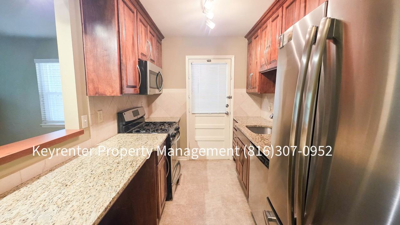 4308 Oak St - Photo 6 of 15