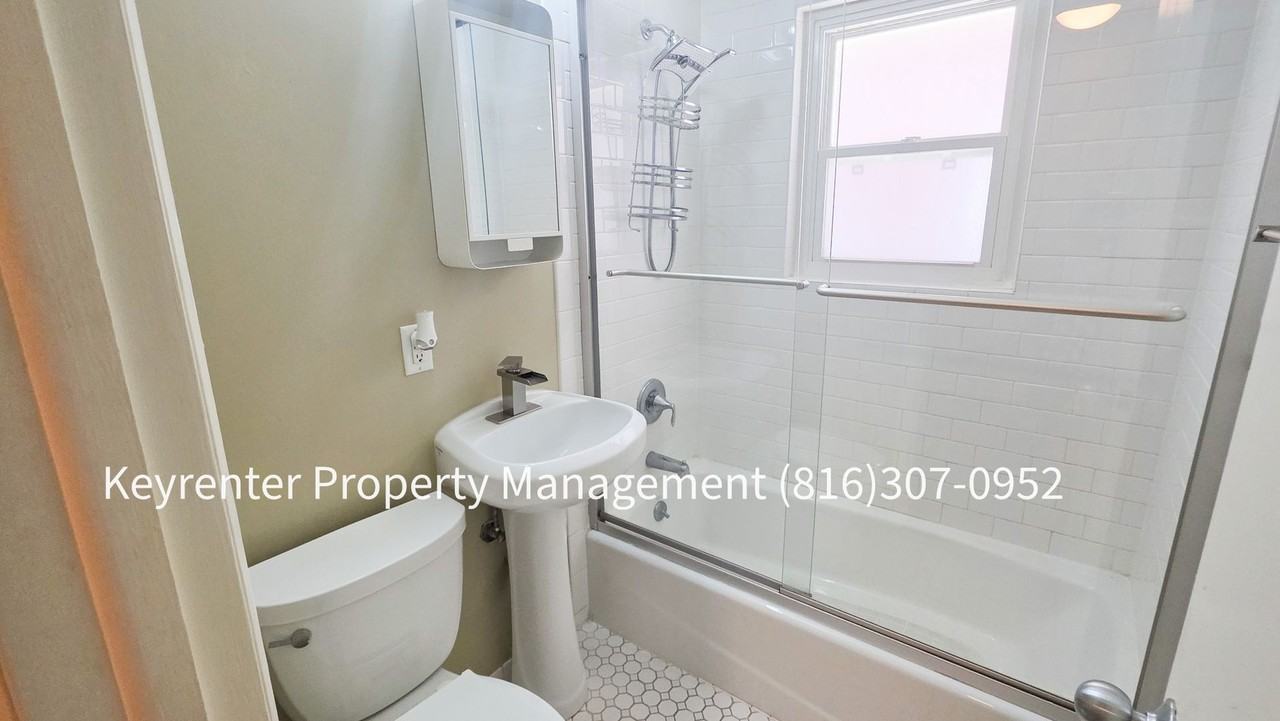 4308 Oak St - Photo 5 of 14