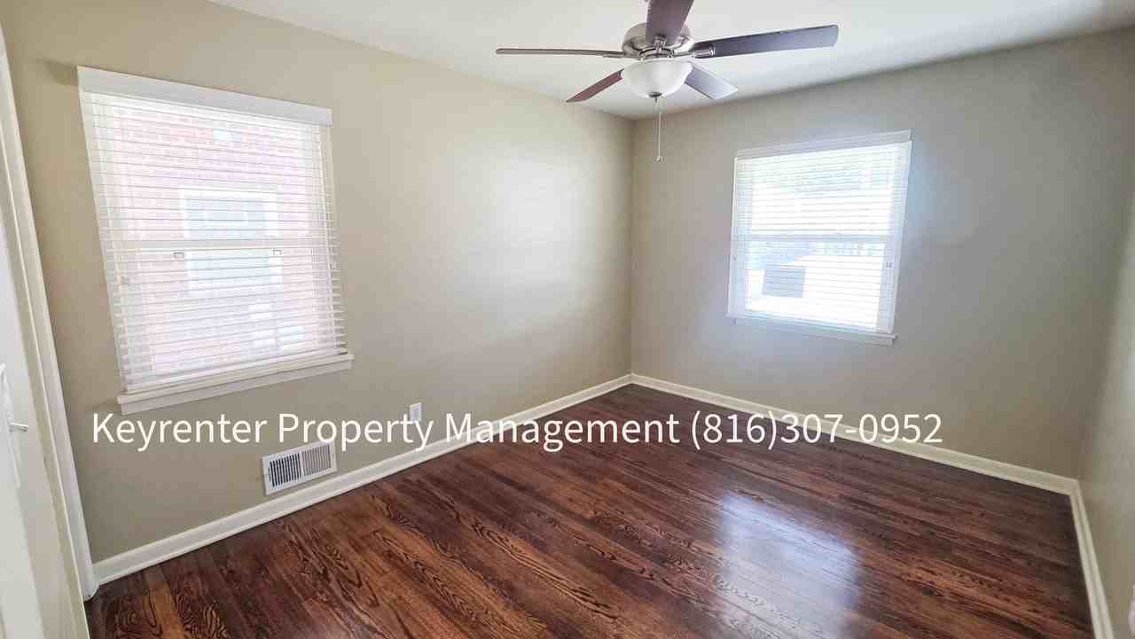 4308 Oak St - Photo 4 of 14