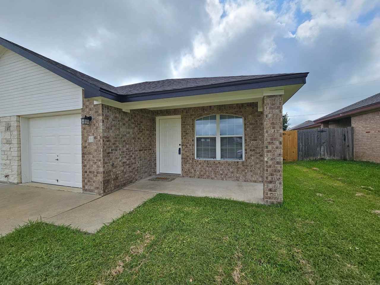 2604 Seabiscuit Dr - Photo 2 of 2