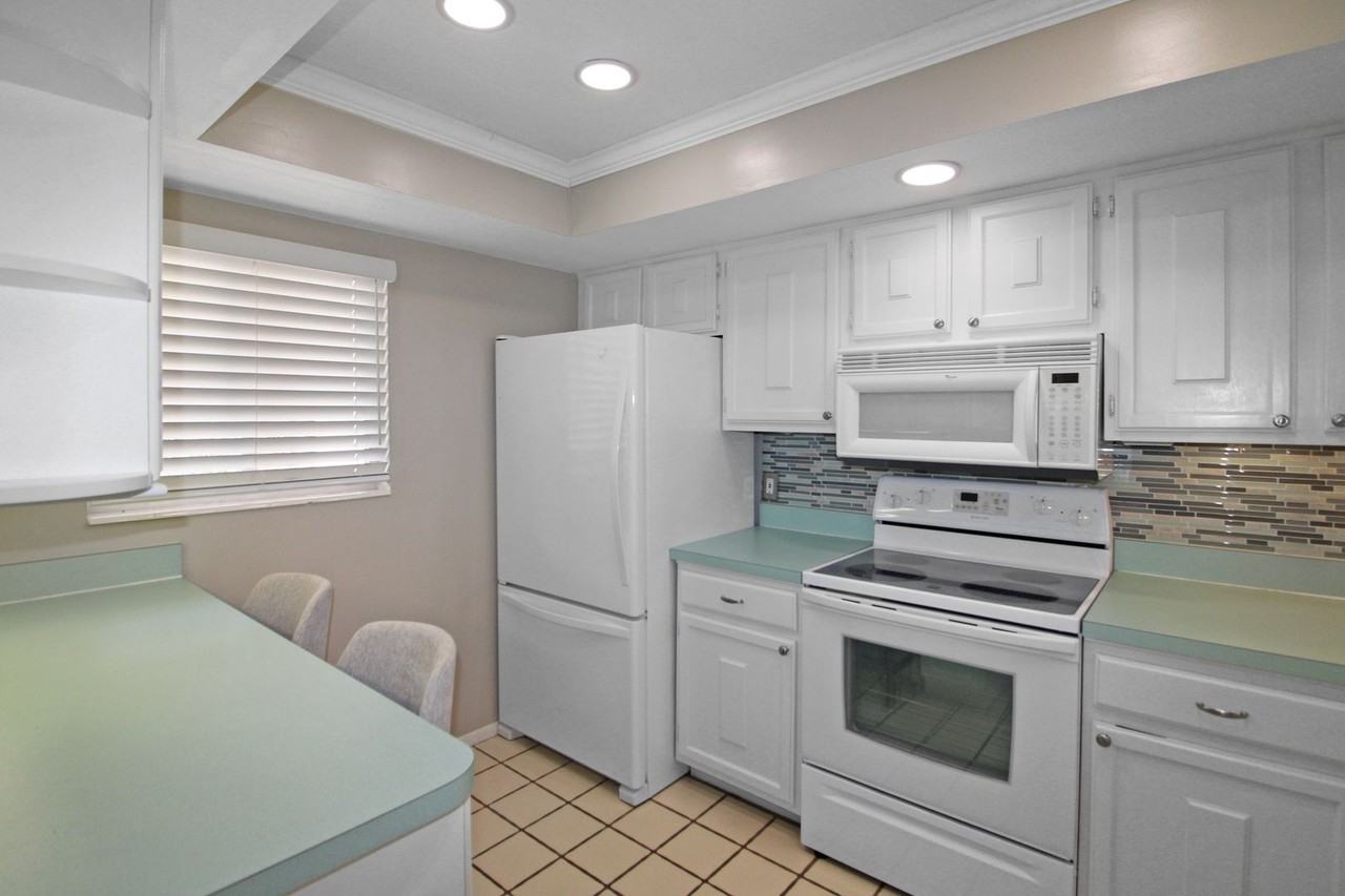 995 Laguna Dr #305 - Photo 4 of 16