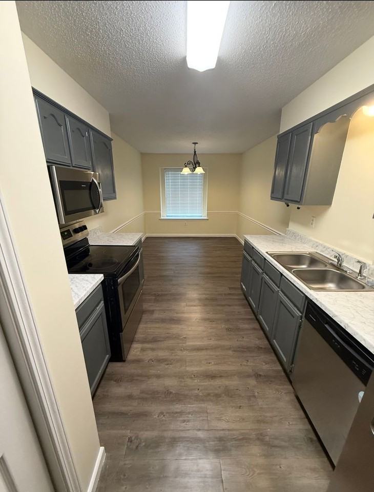 2254 Mangum Rd - Photo 3 of 18