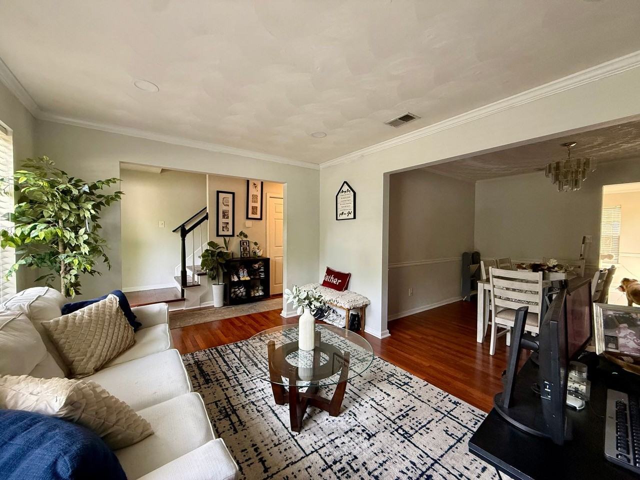 941 Avenue G - Photo 4 of 25
