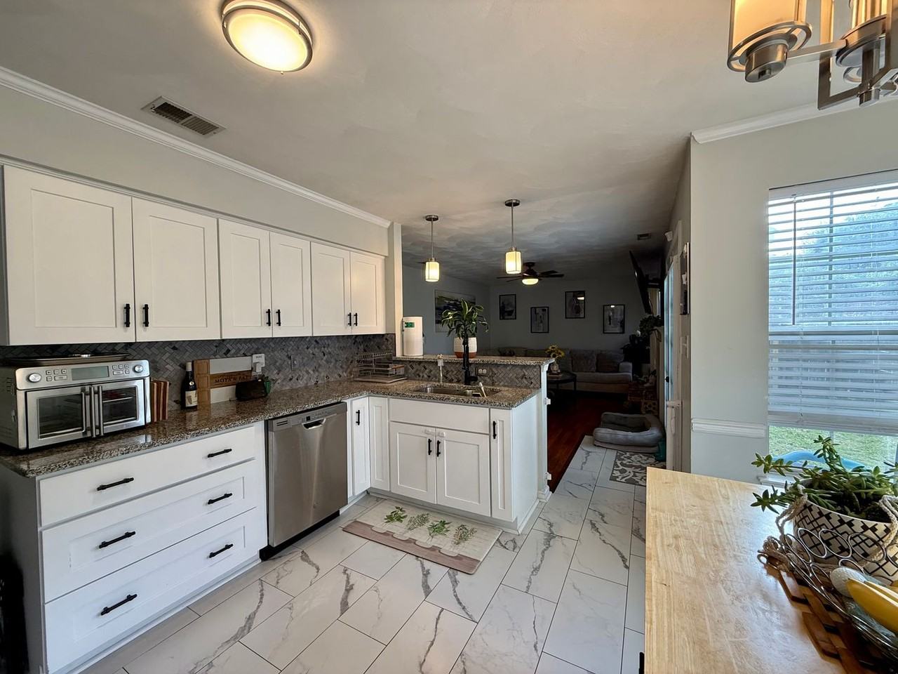 941 Avenue G - Photo 7 of 25