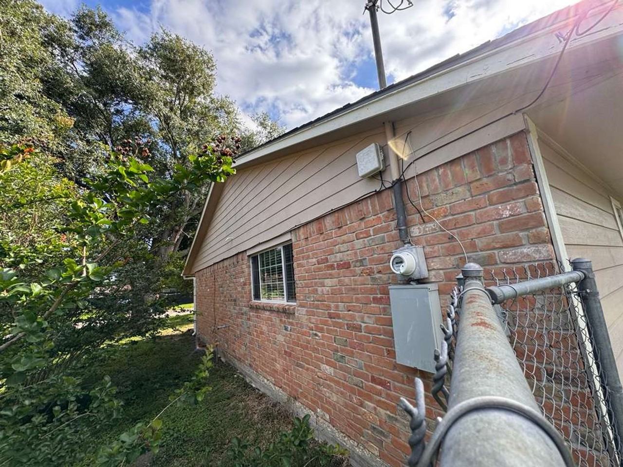1405 Northview Dr - Photo 2 of 8
