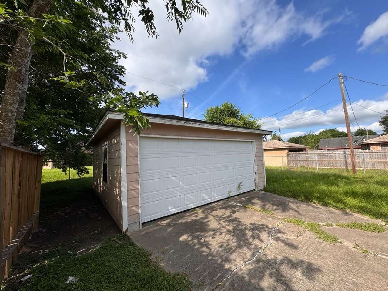 1405 Northview Dr - Photo 3 of 8