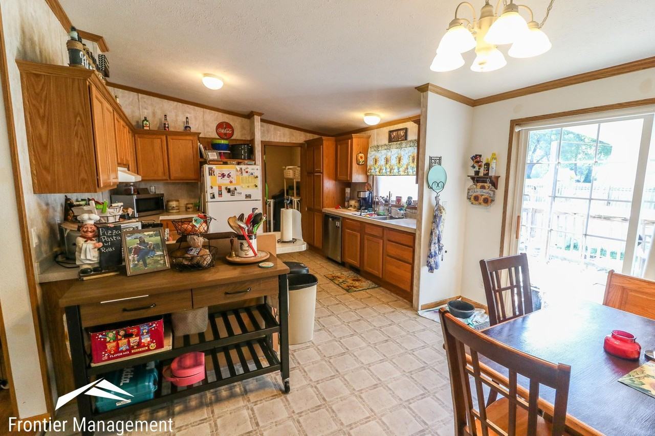 120 9th St - Photo 4 of 14