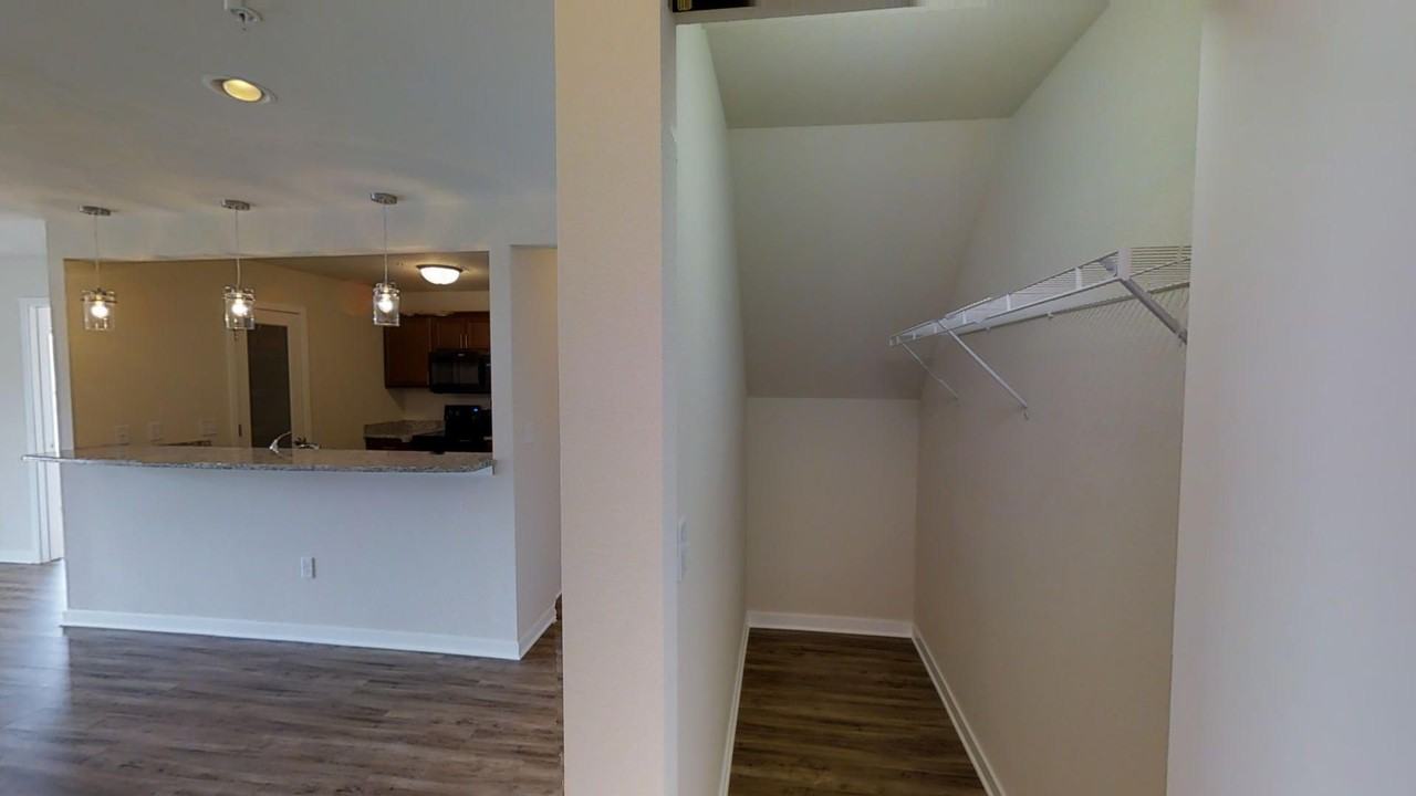 720 Cedar Bluffs Way - Photo 3 of 7