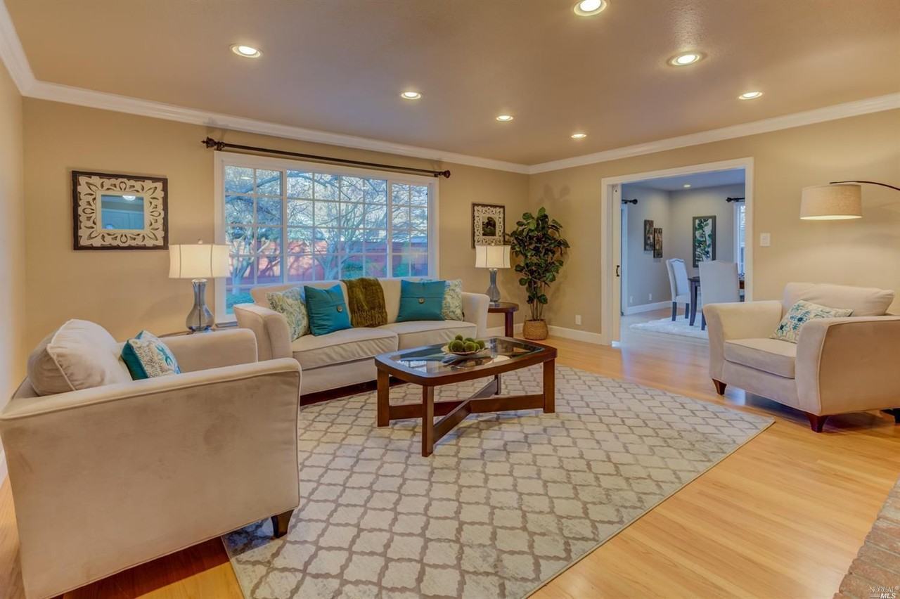2572 Rollingwood Dr - Photo 4 of 31
