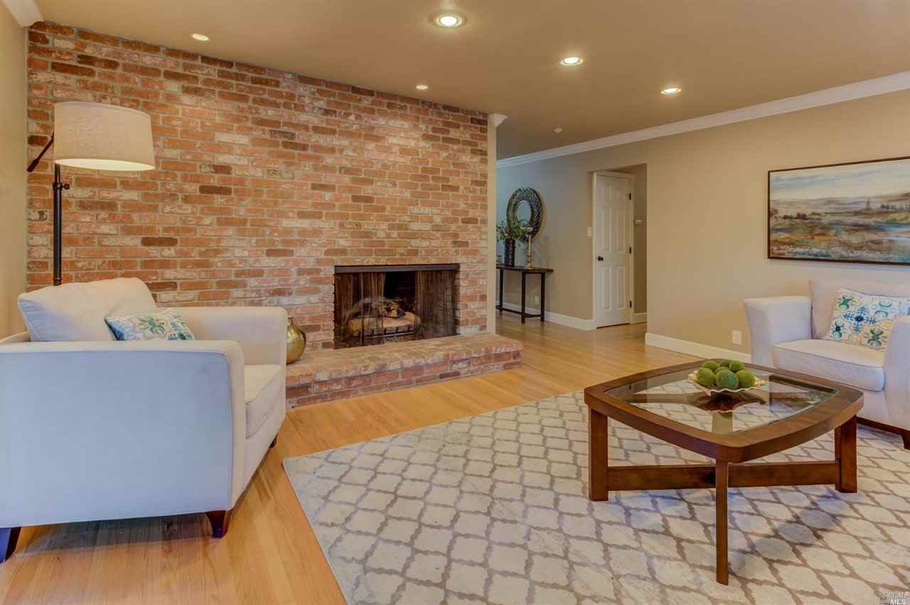 2572 Rollingwood Dr - Photo 6 of 31