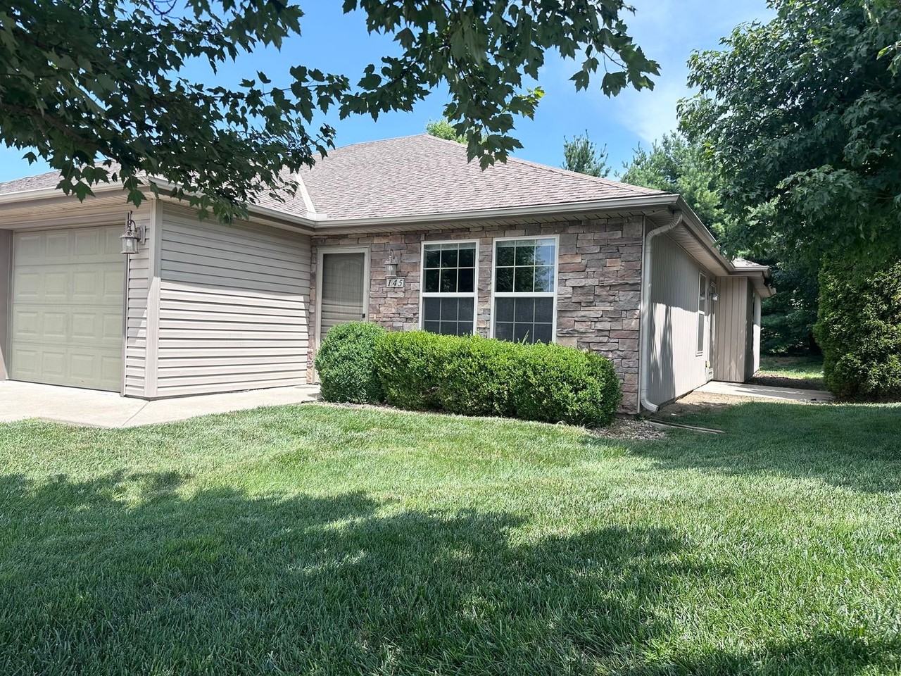 145 Se Rose Garden Ln - Photo 2 of 15