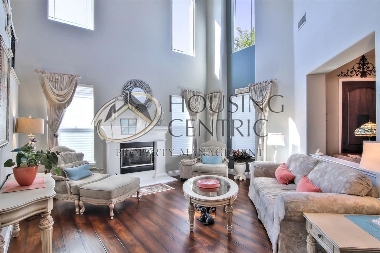 1323 Souza Dr - Photo 7 of 34
