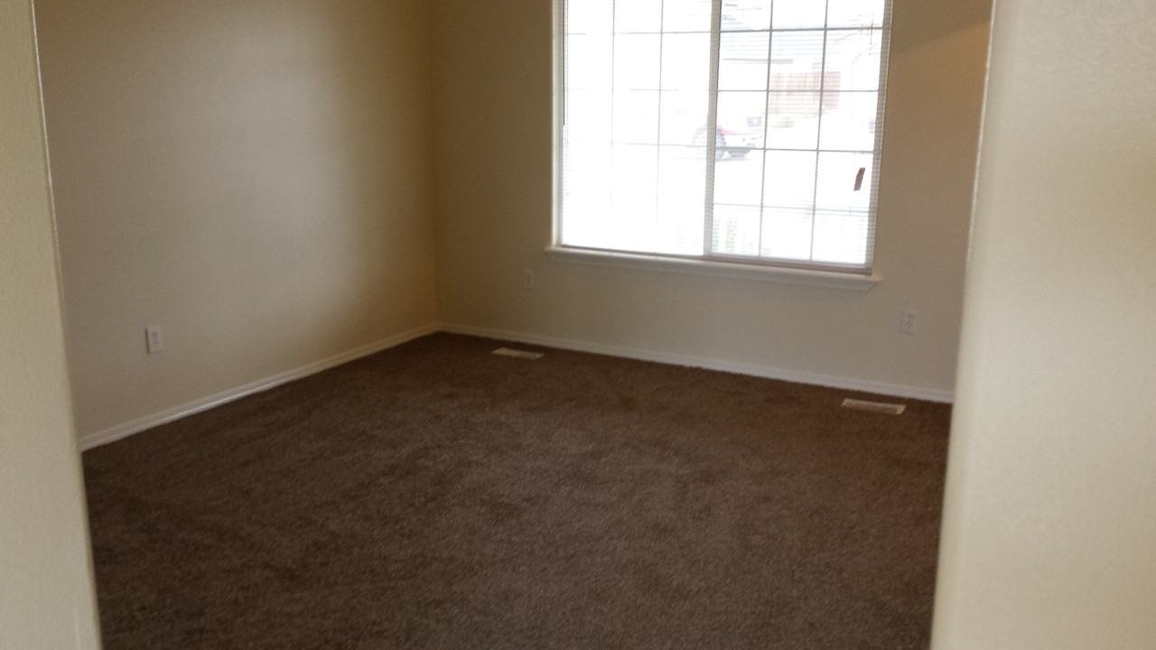 693 E Willowbrook Dr - Photo 3 of 10