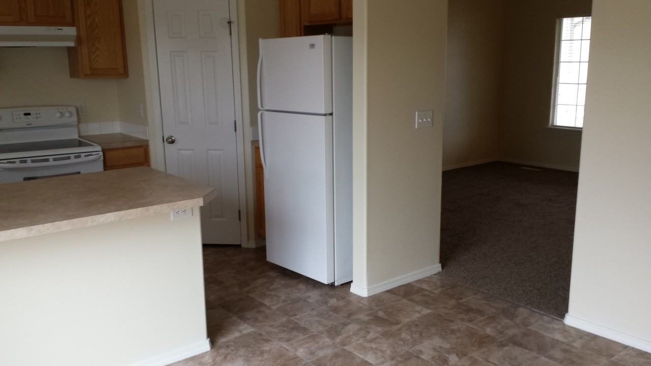 693 E Willowbrook Dr - Photo 4 of 10