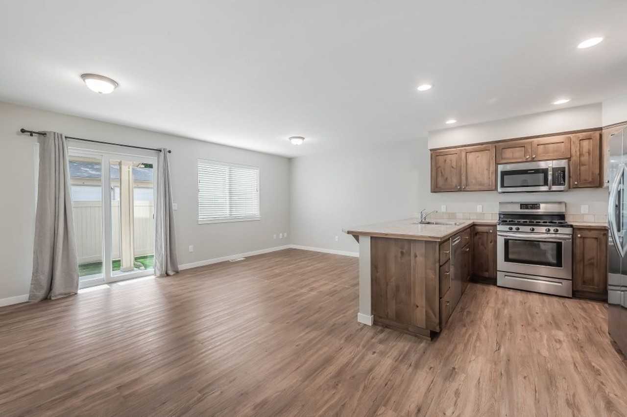 2844 N Carriage Ct - Photo 5 of 21