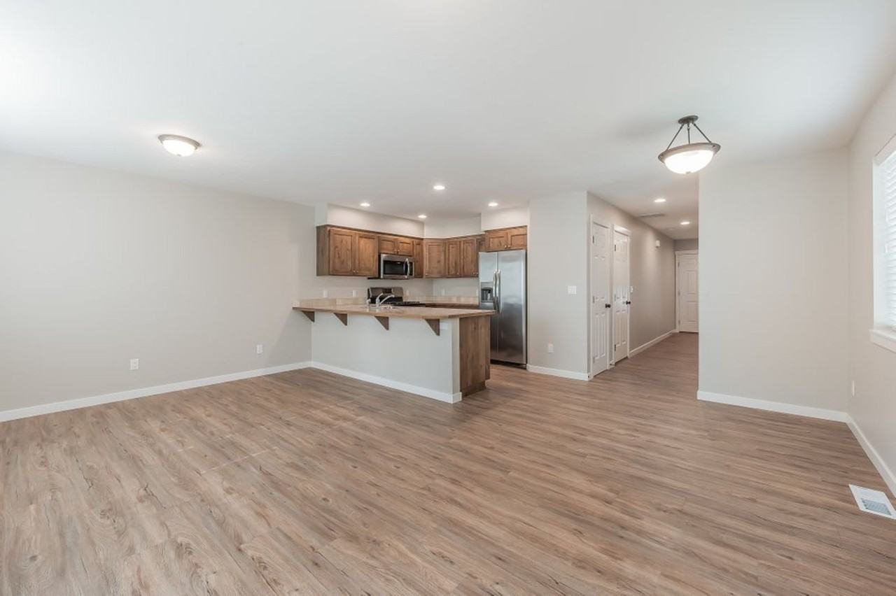 2844 N Carriage Ct - Photo 6 of 21