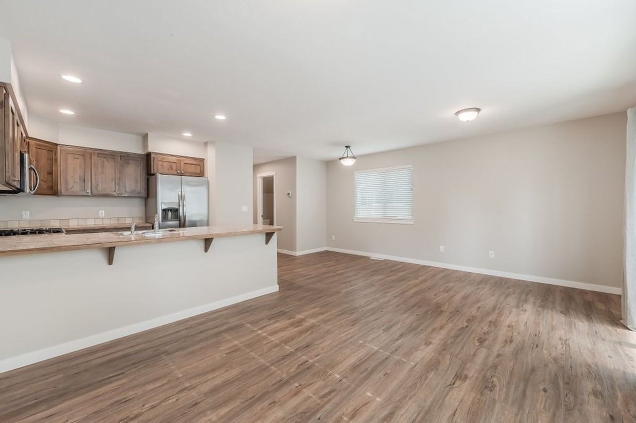 2844 N Carriage Ct - Photo 7 of 21
