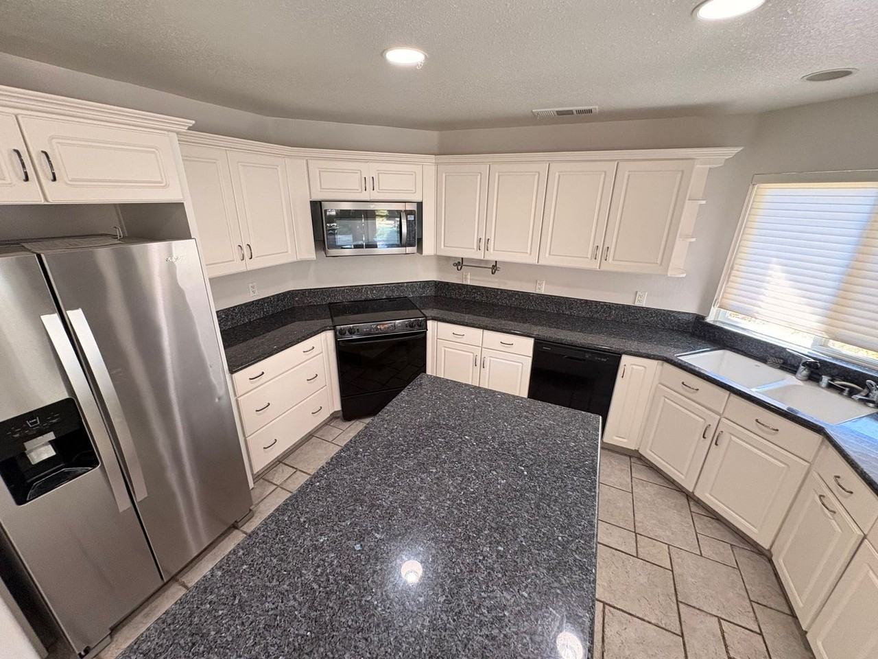 5120 W Vine Ct - Photo 2 of 12