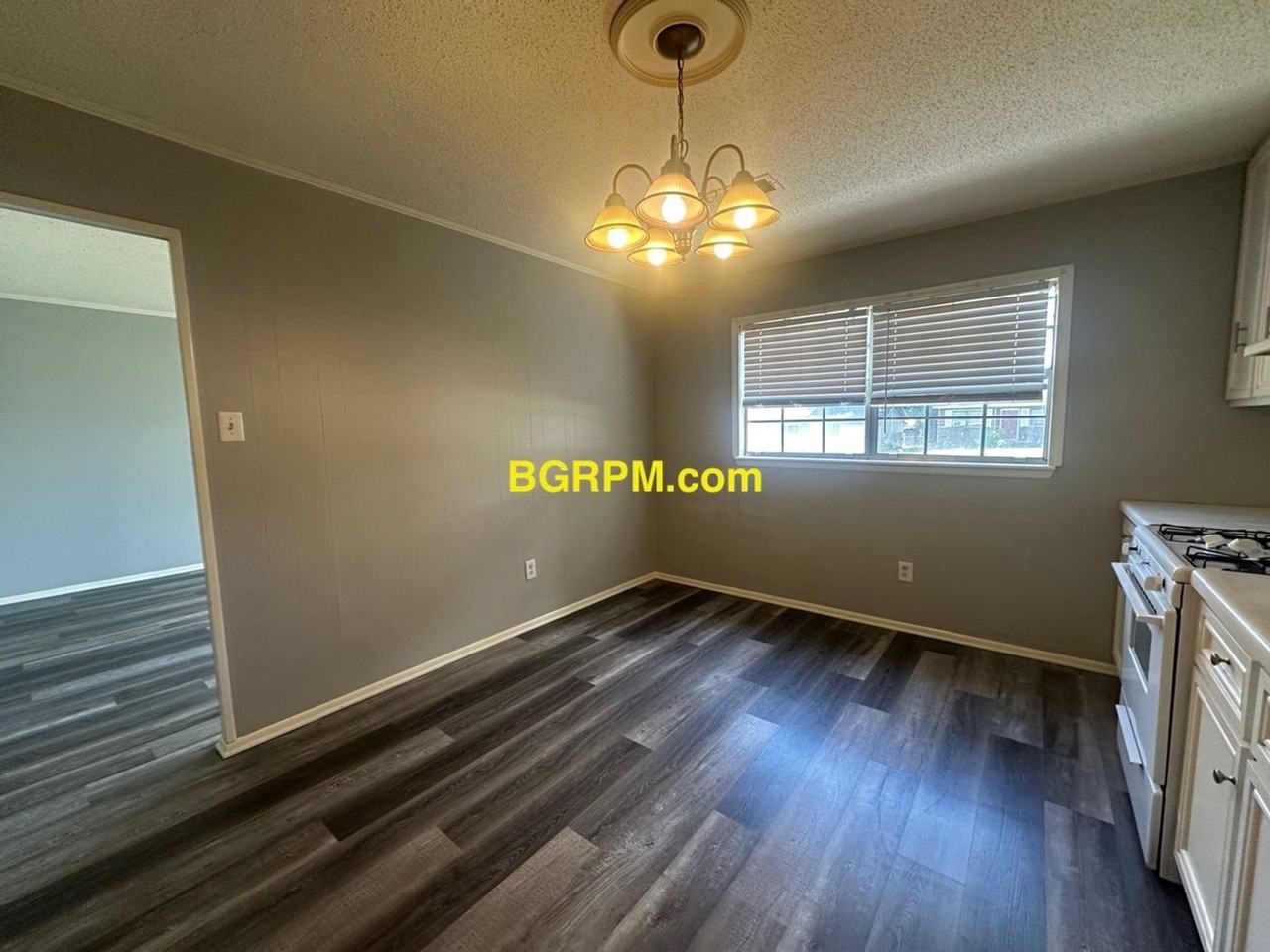 1004 Ferrell Dr - Photo 4 of 12