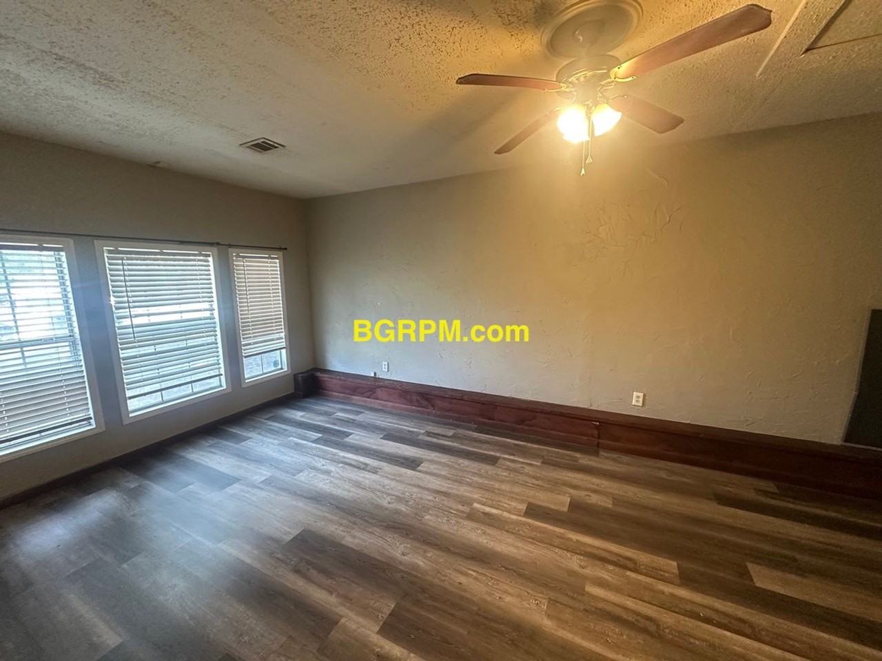 1004 Ferrell Dr - Photo 5 of 12