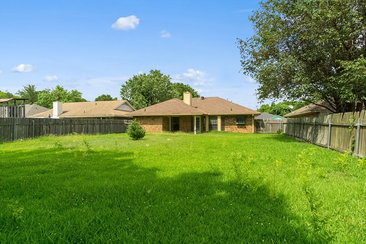 5602 Pampus Ln - Photo 7 of 21