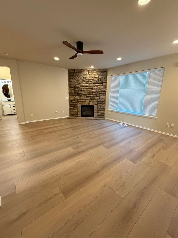 413 N Roger Smith Dr - Photo 2 of 29
