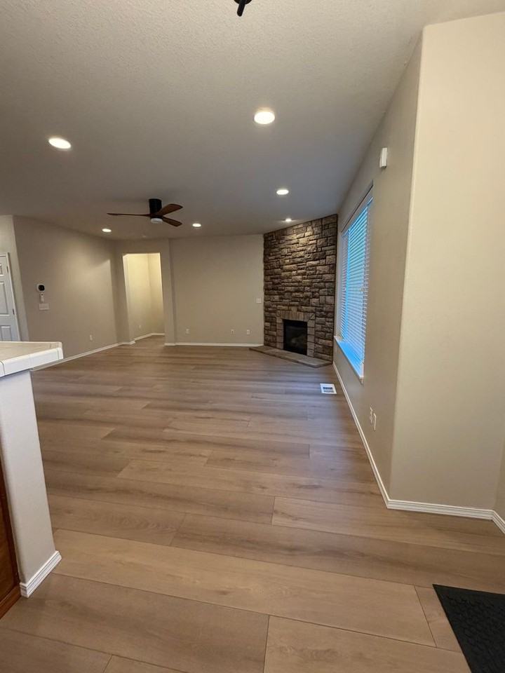 413 N Roger Smith Dr - Photo 3 of 29