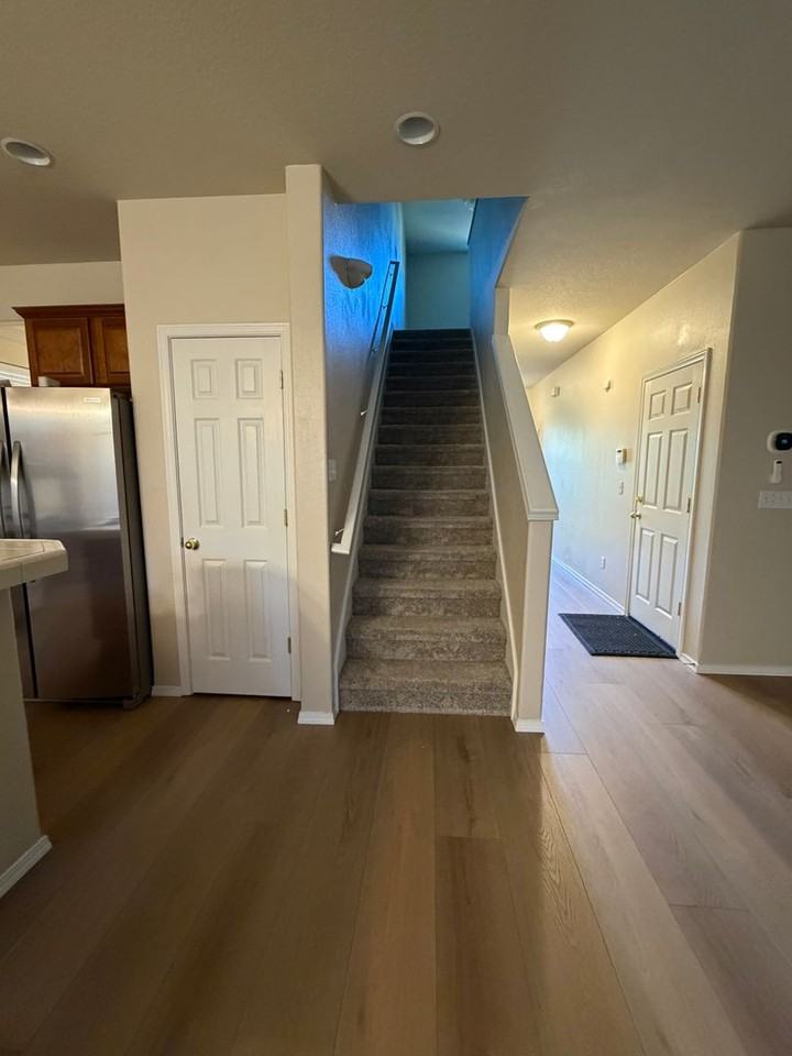 413 N Roger Smith Dr - Photo 4 of 29