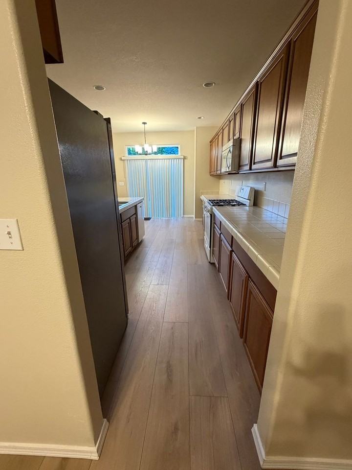 413 N Roger Smith Dr - Photo 6 of 29