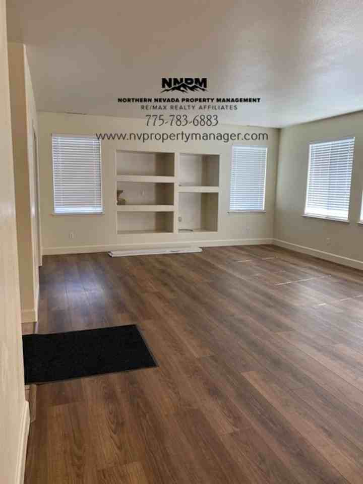 1317 Windsor Dr - Photo 2 of 13